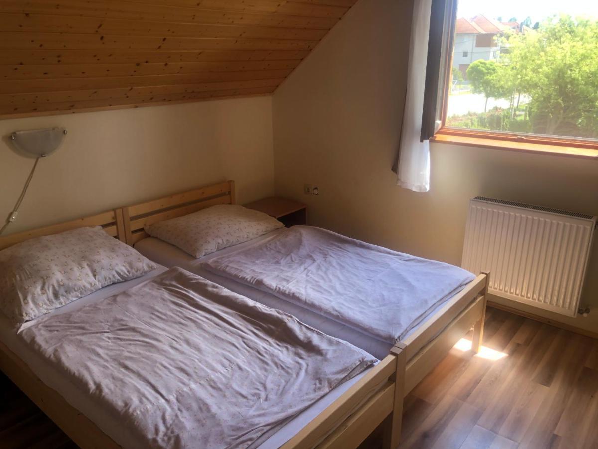 Zalakarosi Egerfa Nyaralohaz Foeldszinti Es Emeleti Apartman Eksteriør billede