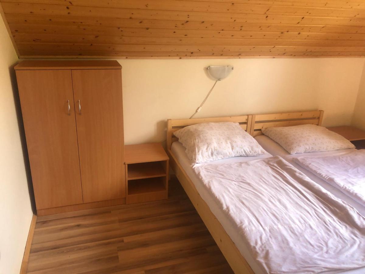 Zalakarosi Egerfa Nyaralohaz Foeldszinti Es Emeleti Apartman Eksteriør billede